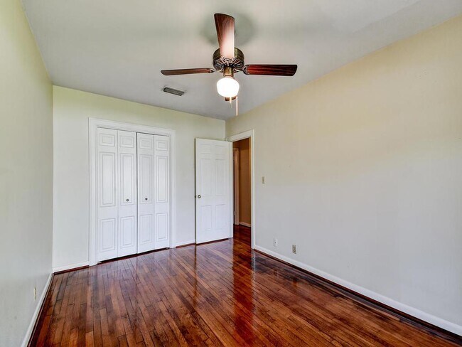 Building Photo - 206 Park Ln