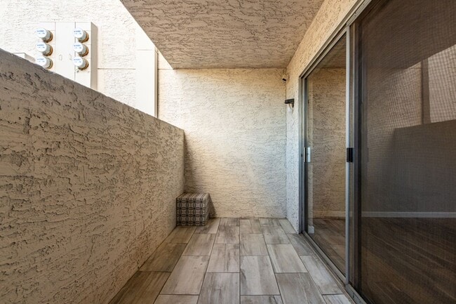 Building Photo - New Listing in Scottsdale