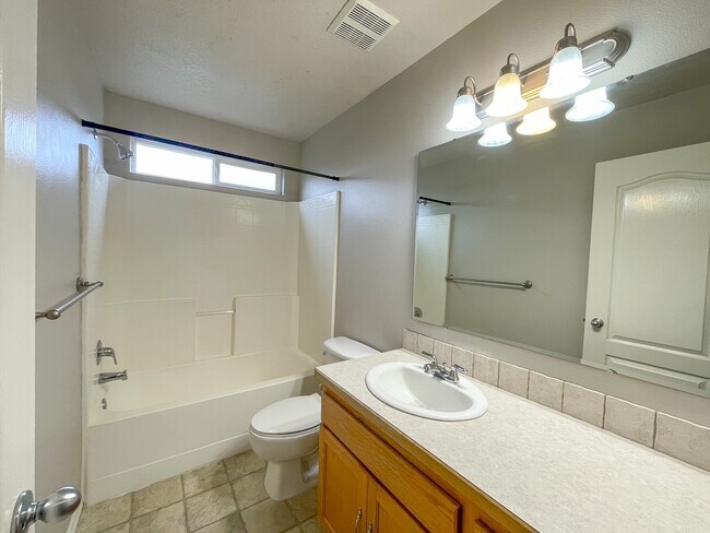 Building Photo - 4110 E Hayseed Ct