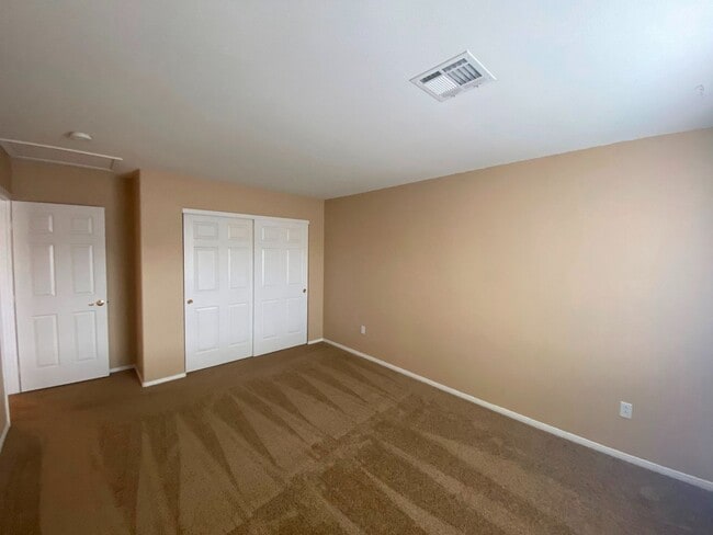 Building Photo - Gorgeous Rhodes Ranch Country Club home in Guard Gated Community!