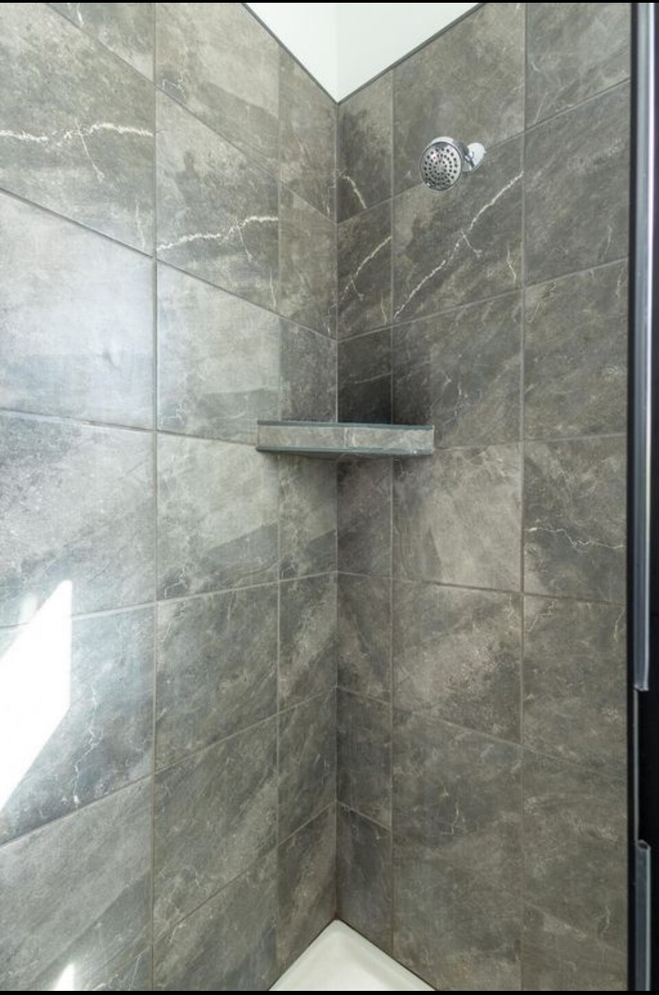 Building Photo - 610 Blueway Ave