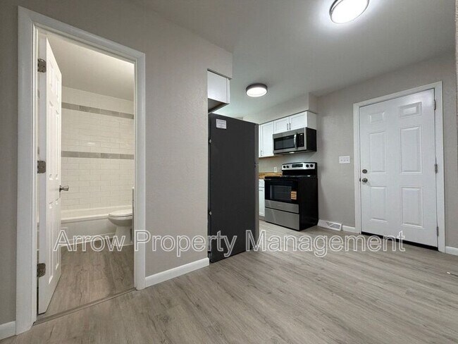 Building Photo - 704 N 26th St