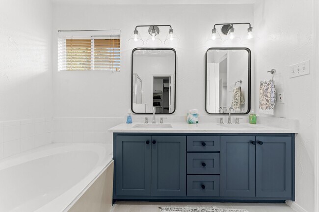 Building Photo - 7 S Avonlea Cir