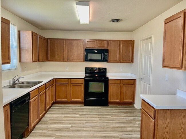 Building Photo - Newer 2 Story Home in Burleson with Commun...