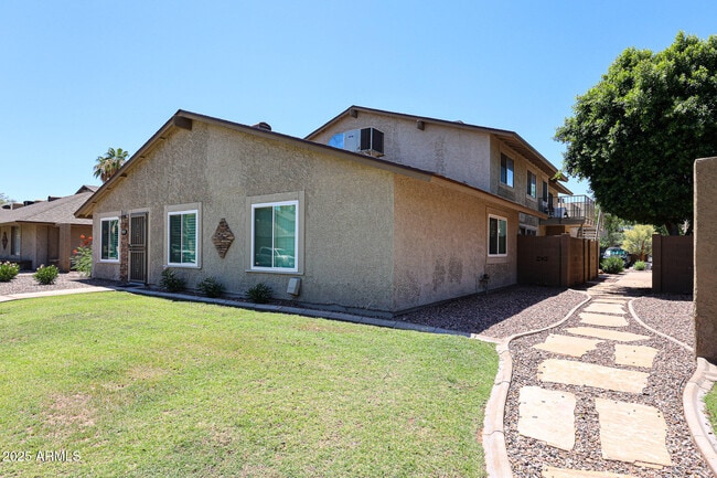Building Photo - 8531 E Belleview St