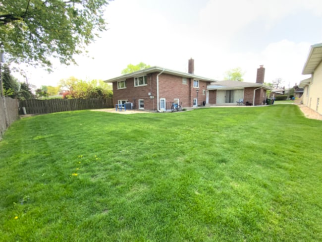 Building Photo - 9529 S Kolin Ave