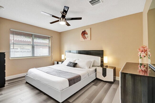 Building Photo - 947 Washington St