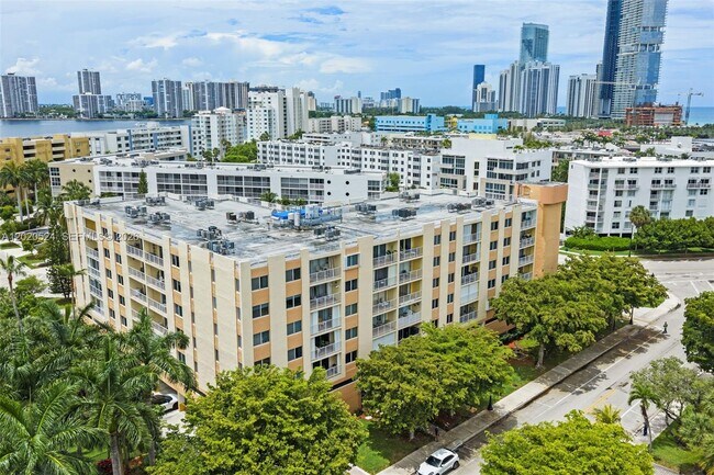 Building Photo - 200 178th Dr