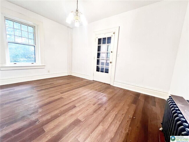 Building Photo - 226 N 13th St