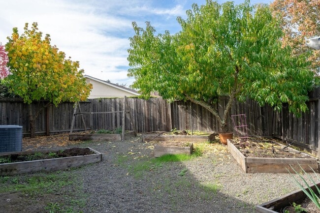 Building Photo - 4248 Leafwood Cir E