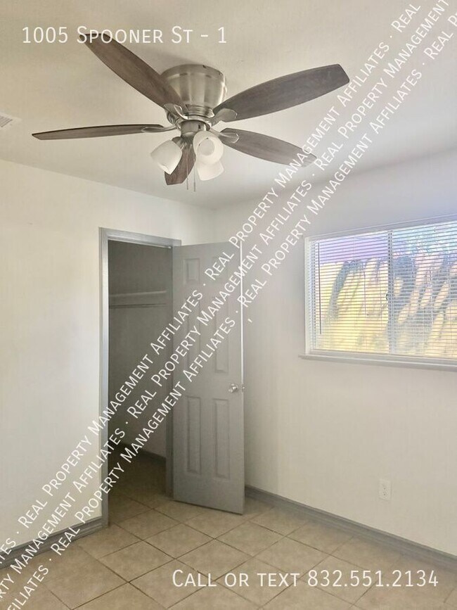 Building Photo - 1005 Spooner St