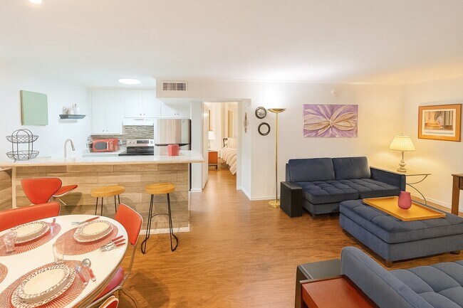 Building Photo - 3271 Sul Ross St