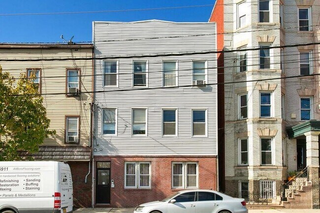 Primary Photo - 475 Palisade Ave