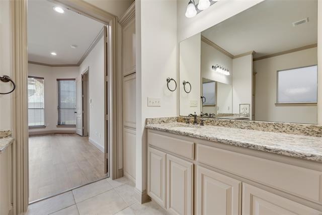 Building Photo - 2137 Langdon Dr