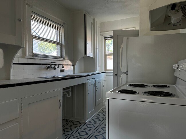 Building Photo - Classic Charming Bungalow in the Heart of ...