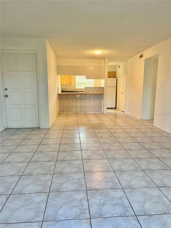 Building Photo - Spacious Condo for Rent in Fern Park – Top...