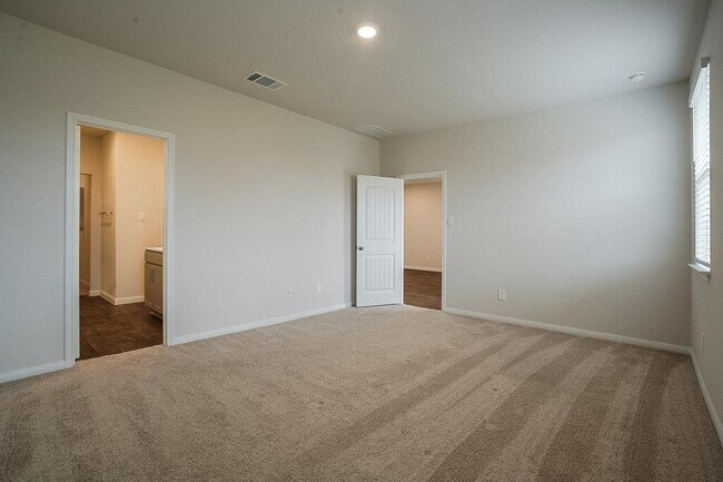 Building Photo - 224 Briggs Ln