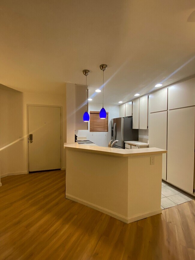 Building Photo - 9785 Mesa Springs Way