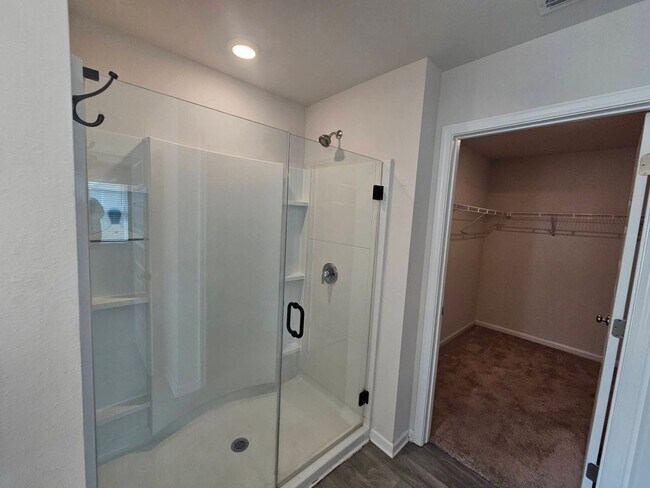 Building Photo - Modern 4Bed/2Ba Home, Centrally Located & Convenient to Everything! *1/2 OFF 1st Month's Rent!* &...