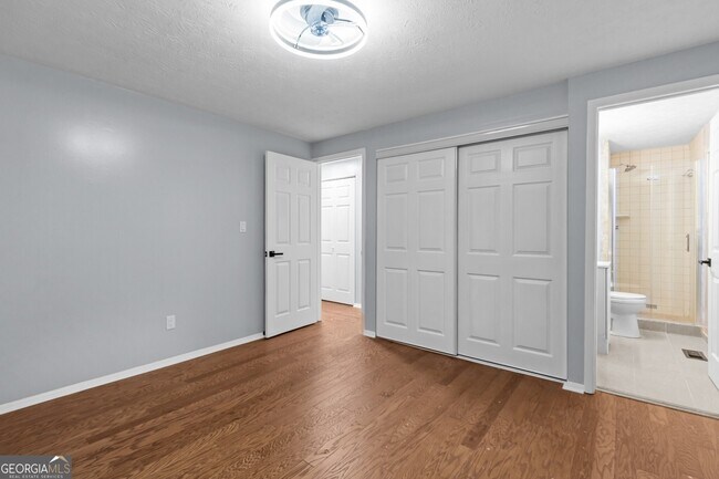 Building Photo - 5136 Rock Glen Dr