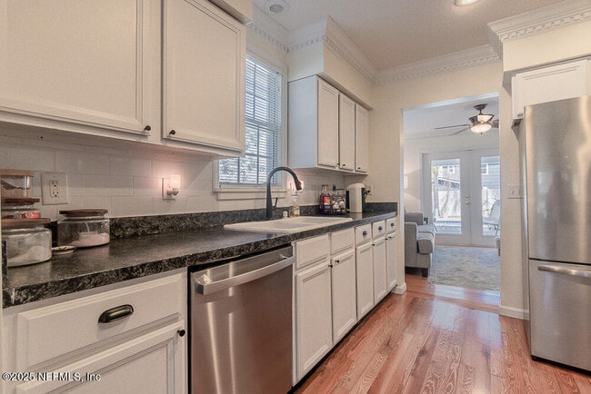 Building Photo - 214 Hopkins St