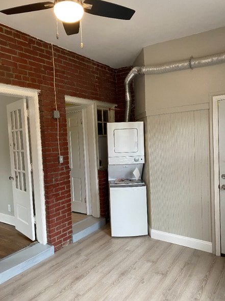 Building Photo - 3914 9th St NE