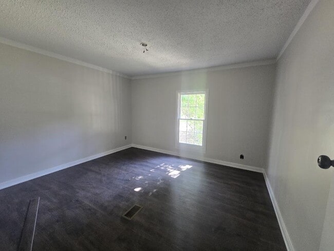 Building Photo - 2619 W Black Creek Rd