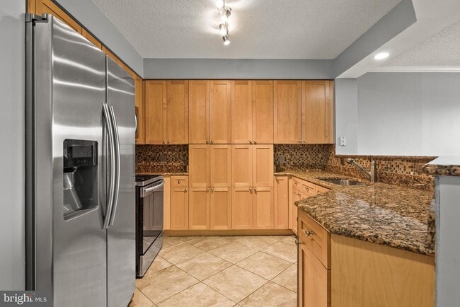 Building Photo - 3101 N Hampton Dr