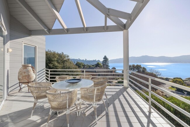 Building Photo - 20 Gilmartin Dr