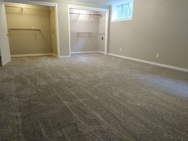 Building Photo - Stunning 4 bedroom 2 bath Virginia Village...