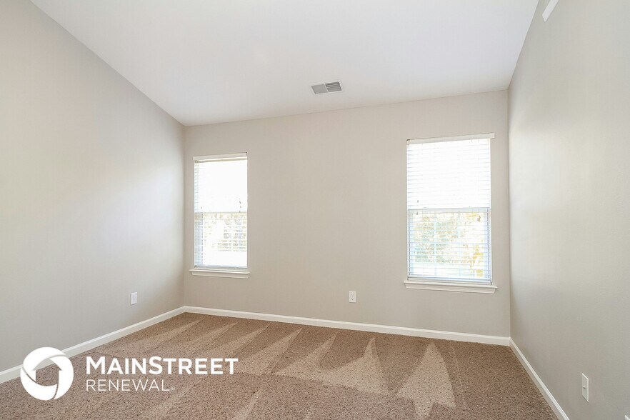 Building Photo - 445 Bangor Dr