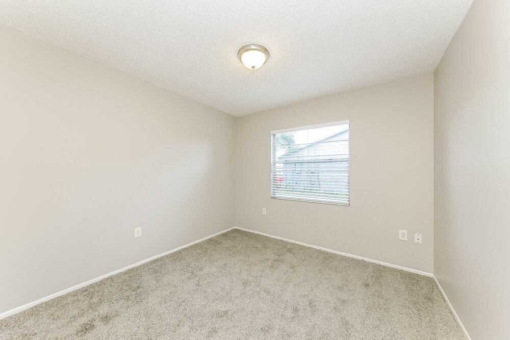 Building Photo - 7018 12th Ct E