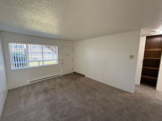 Building Photo - 550 SW Levens St