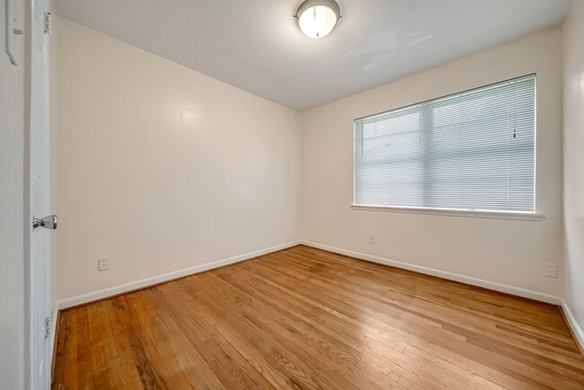 Building Photo - 3702 Malone Dr