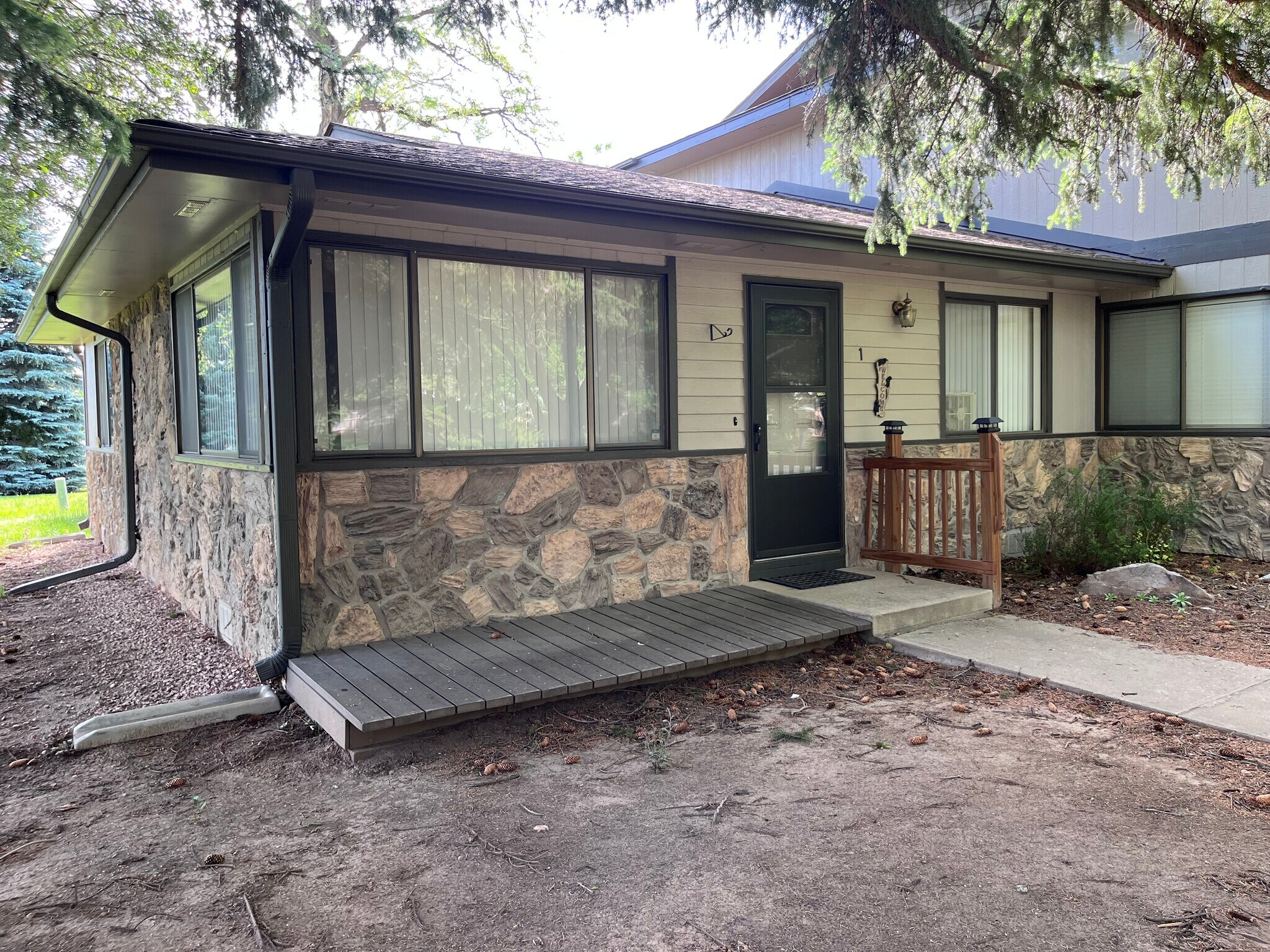 Building Photo - 2600 Parklake Ct