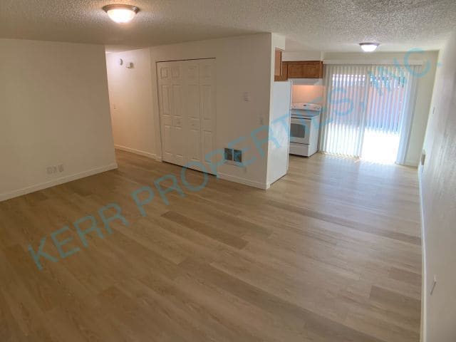 Building Photo - Charming 3-Bed Retreat with 2 Full Baths in Portland's Heart – 1000 Sq Ft of Comfort!