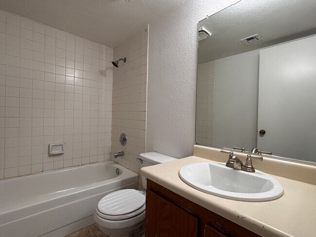 Building Photo - 2686 Aarondavid Dr