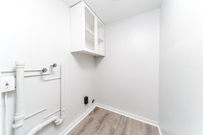 Building Photo - 824 2nd St