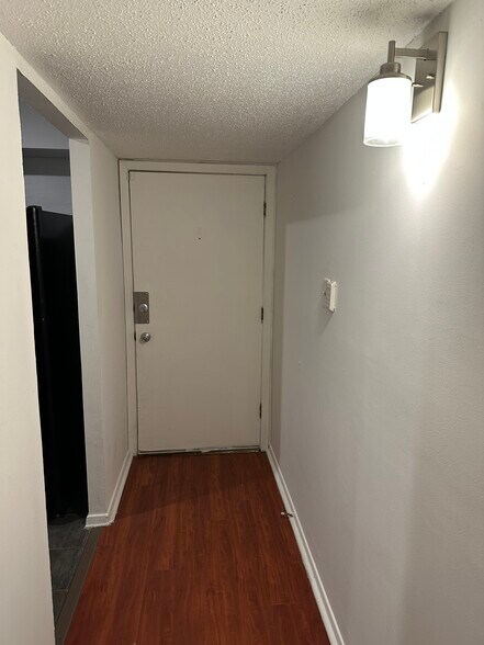 Building Photo - 5653 Encino Cv