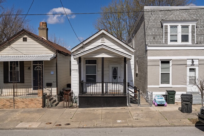 Building Photo - 411 W 9th St