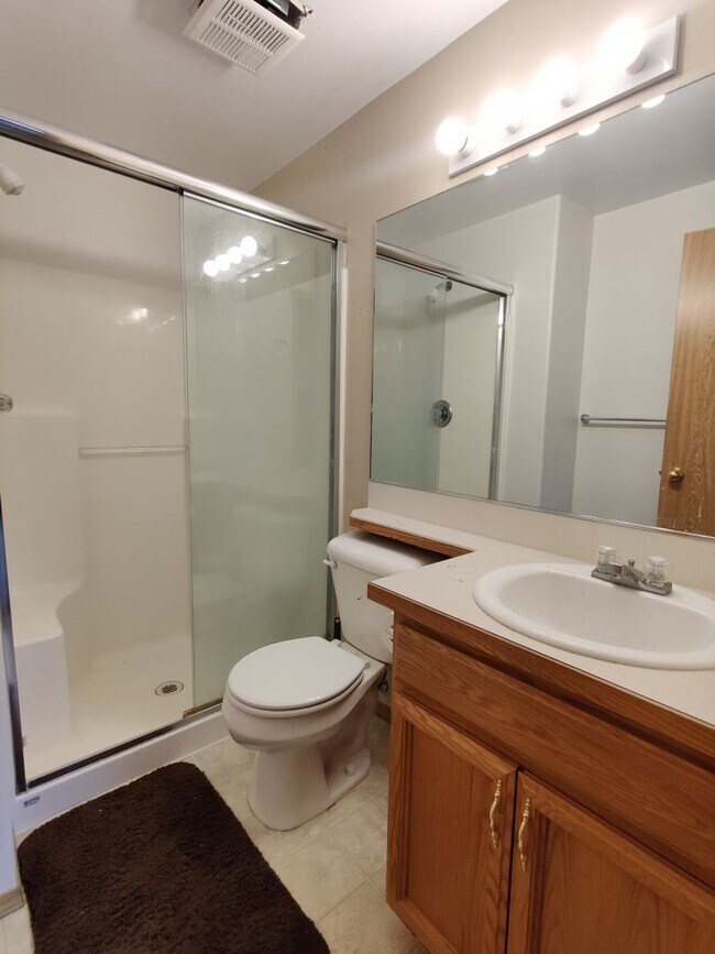 Building Photo - West Pasco Location close to Rd 100 interc...