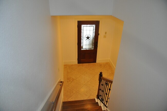 Building Photo - 5922 Burgoyne Dr.