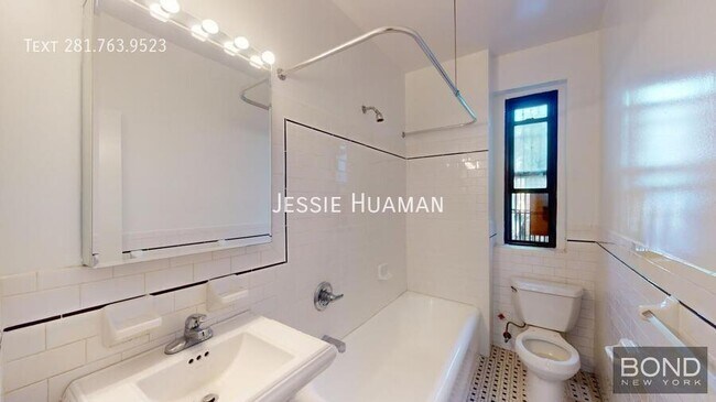 Building Photo - 218 W 10th St