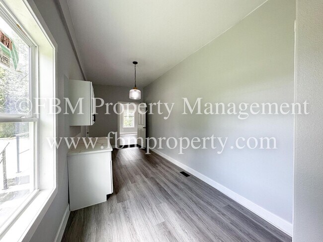 Building Photo - 518 N 26th St