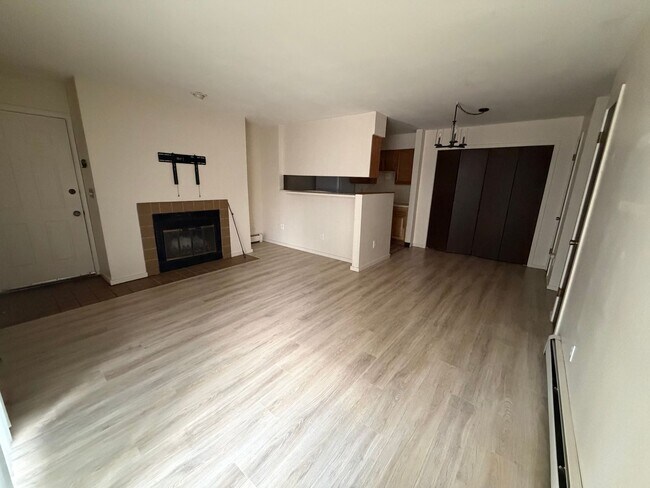 Building Photo - Two Bedroom Condo At Aspen Grove In North Boulder - Outdoor Pool & Year Round Hot Tub!