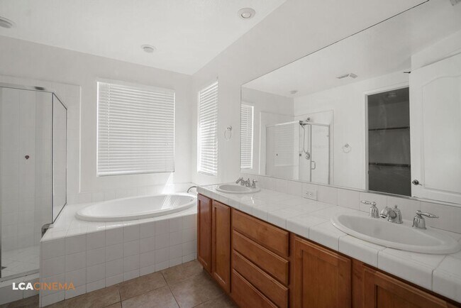 Building Photo - 5107 Via Palermo Dr
