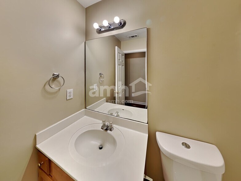 Building Photo - 111 Lexington Parke Dr