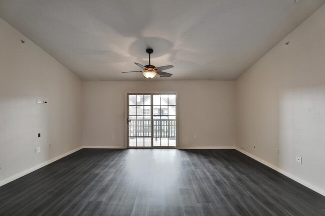 Building Photo - 763 Hidden Springs Dr