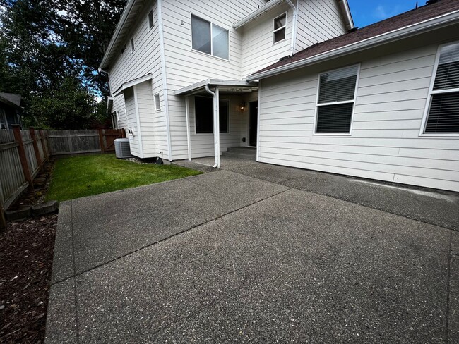 Building Photo - DuPont 3 bedroom Home in Palisade Village