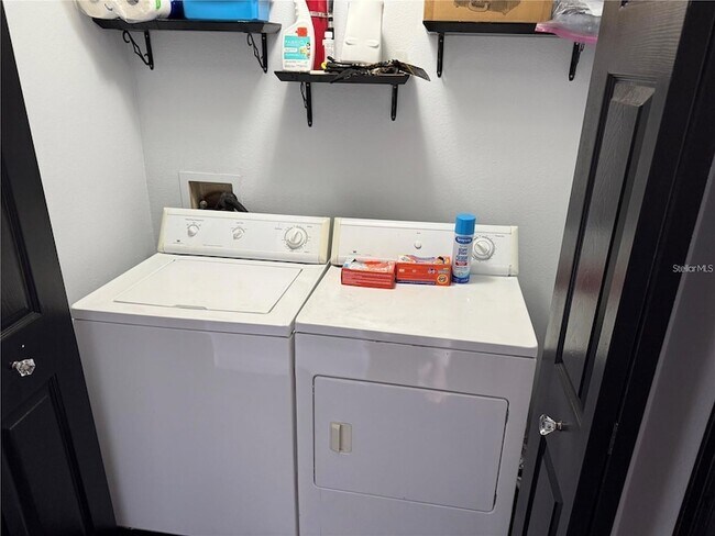 Building Photo - 1950 Summer Club Dr